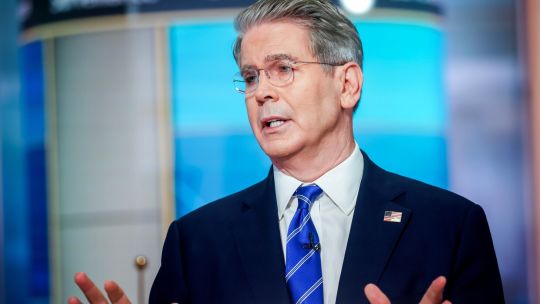 Scott Bessent señala que la Casa Blanca analiza medidas por costos de vivienda en EE.UU.