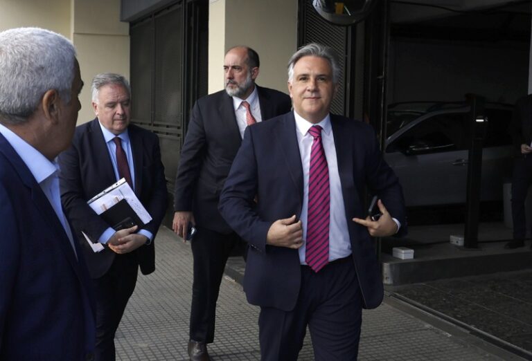 Los gobernadores se entusiasman con la debacle de Milei y apuestan a ser los árbitros del Congreso