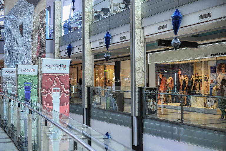 Con Milei, el consumo bate récord de caídas