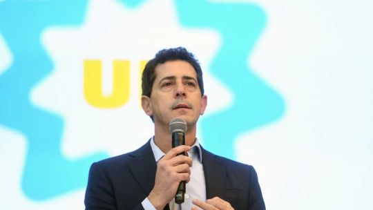 «Wado» de Pedro sobre Milei: Es de esos economistas consultores que viven en un frasco de mayonesa»