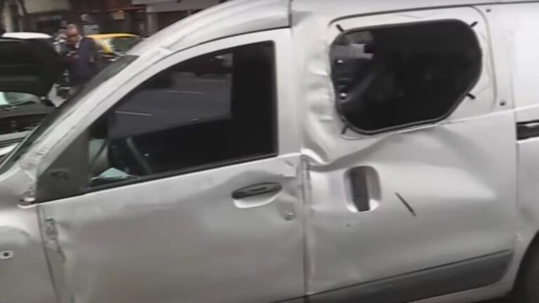 Choque y vuelco en Monserrat: el conductor de una camioneta se quedó dormido