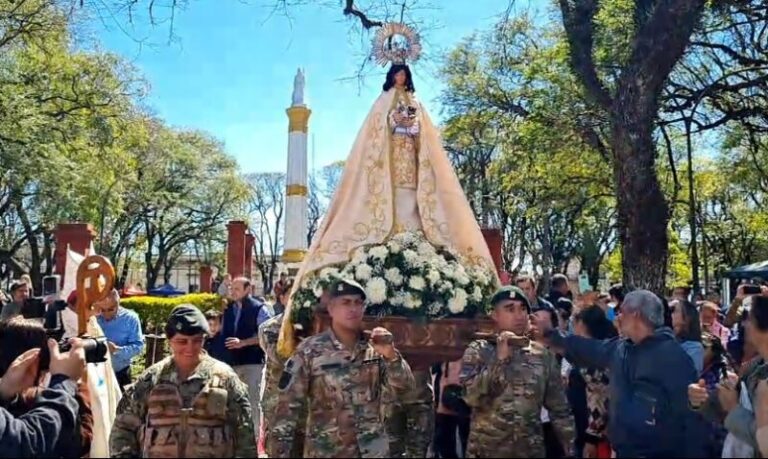 La Rosa de la Paz, hecha de balas de guerra, en manos de las Mercedes