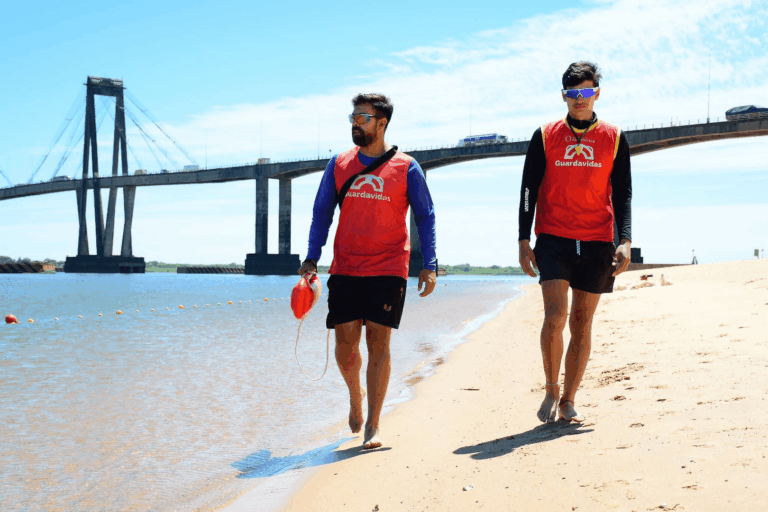 Convocatoria para cubrir puestos de guardavidas de las playas públicas