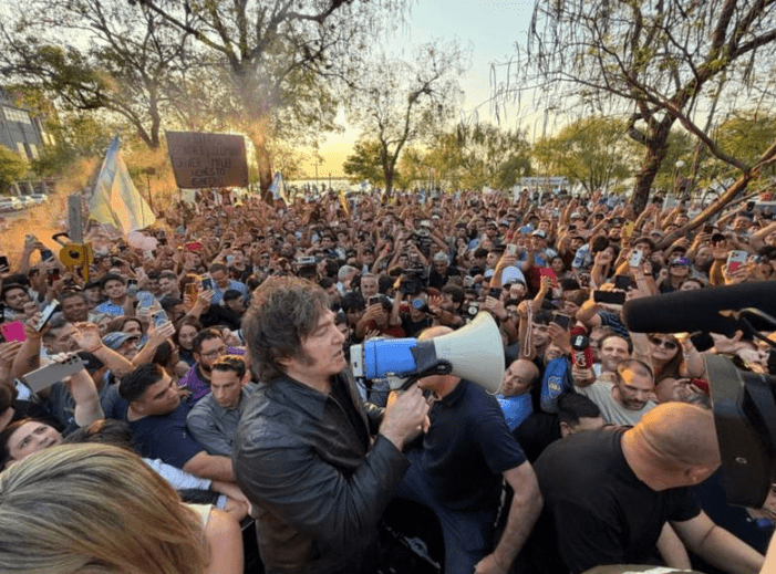 Las imágenes del paso del Presidente por Corrientes