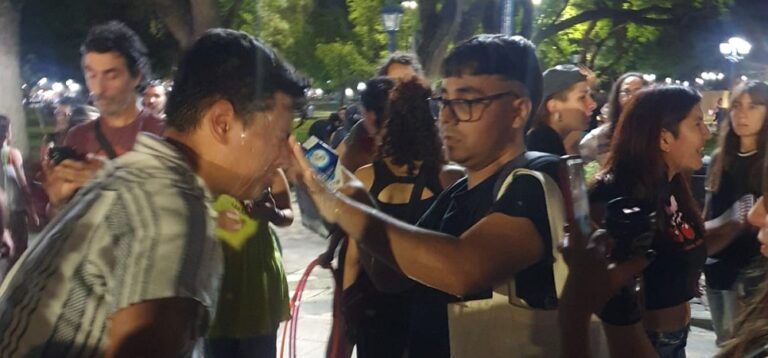 La Policía de Mendoza reprime y detiene ilegalmente manifestantes en una marcha contra la megaminería