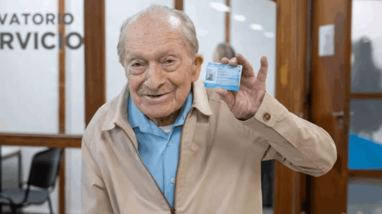 Un mendocino renovó su licencia de conducir a los 100 años.
