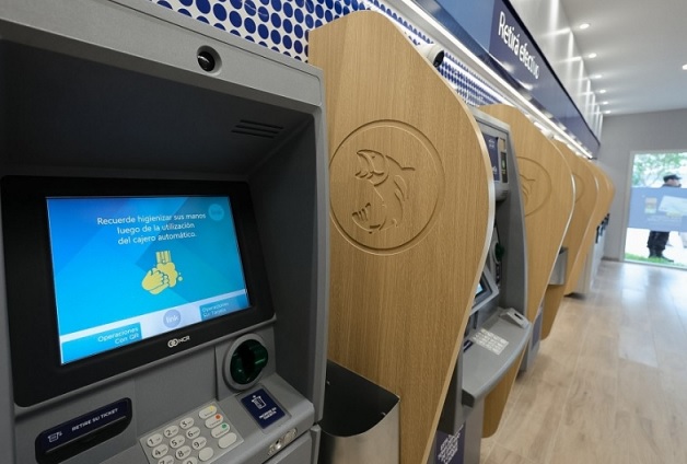 Comenzó el pago de sueldos a trabajadores estatales