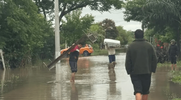 Alarmante situación en San Luis del Palmar: ya son 137 evacuados y habilitaron un nuevo refugio