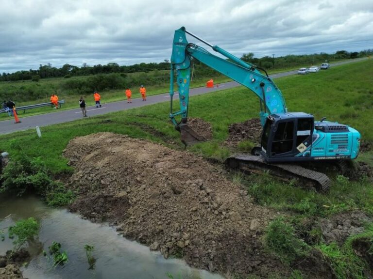 Vialidad Provincial interviene con recursos propios para reabrir la Ruta 12