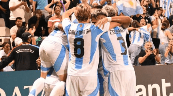 Argentina goleó 7-0 a Fiyi y se clasificó como uno de los mejores primeros