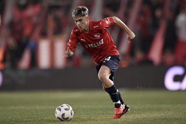 TORNEO CLAUSURA: INDEPENDIENTE Y RIESTRA DISPUTAN ALGO MAS QUE 3 PUNTOS