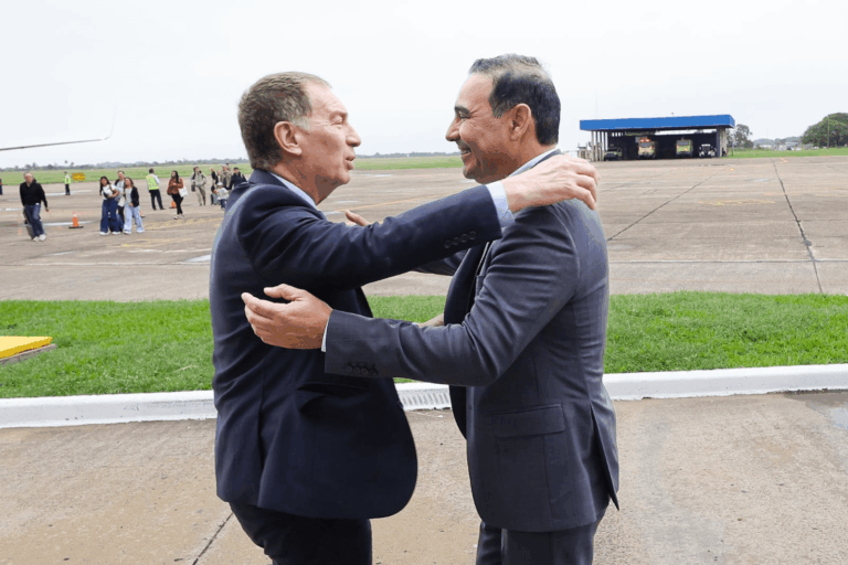 Valdés recibió a Santilli en el aeropuerto para brindar luego una conferencia de prensa en conjunto