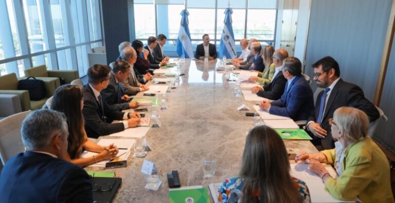 Juan Pablo Valdés presidió la primera reunión de Gabinete