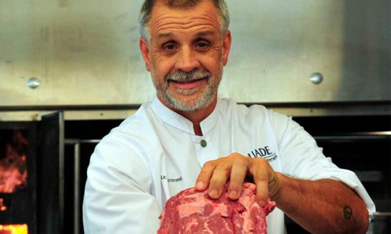 Dramático! El chef Christian Petersen lucha por su vida: «Escalaba el volcán Lanín y sufrió una descompensación cardíaca»