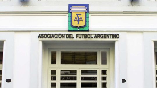 La AFA salió al cruce de las acusaciones: defendió los acuerdos actuales y denunció un intento de «desestabilización»