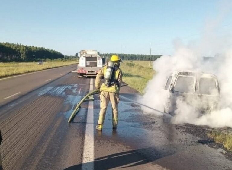 Se incendió un vehículo en Ruta 14.