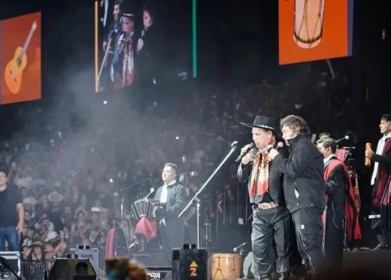 Javier Milei cantó con el Chaqueño Palavecino