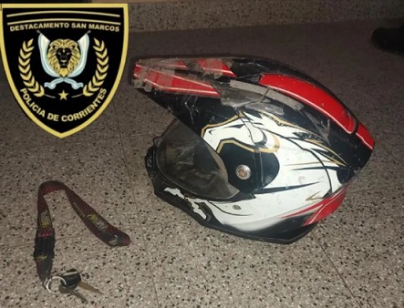 Presos por robar un casco, la llave de una moto y una bici
