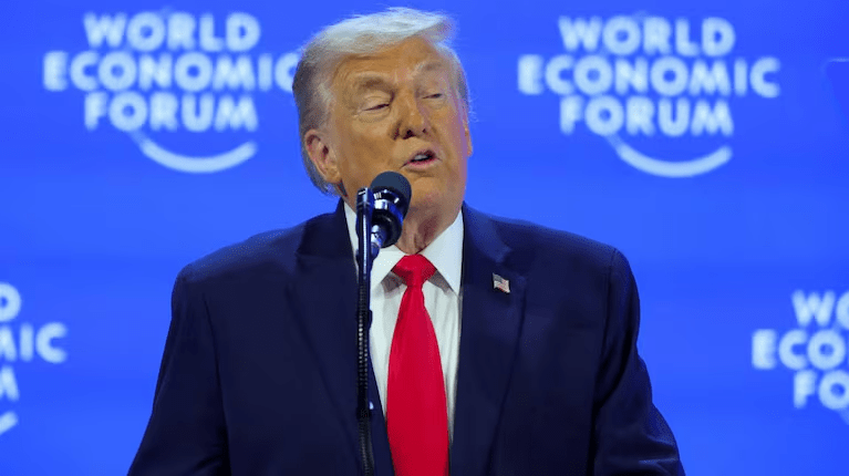 En su discurso en Davos, Trump defendió su gestión y profundizó la tensión por Groenlandia