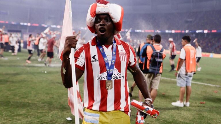 Se cae? El pase de Edwuin Cetré a Boca, en suspenso por una particular anomalía