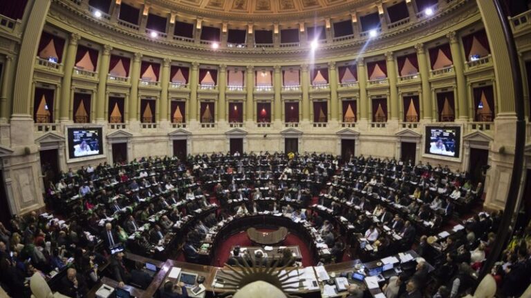 El país se para y Diputados define