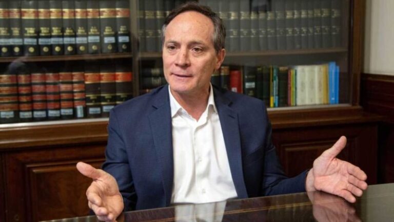 Camau Espínola presidirá el nuevo interbloque Impulso País en el Senado de la Nación