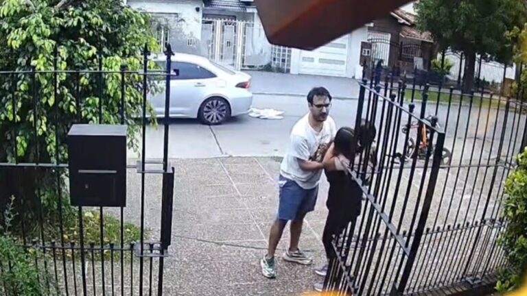 Terror en Villa Luzuriaga: los bajaron del auto para robarles y su hija con parálisis quedó atrapada