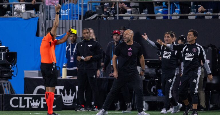 Javier Mascherano no llevó a Messi pero dio un show en la MLS: explotó con un árbitro, lo echaron y se fue peleando con el público de Charlotte