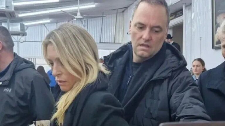 Manuel Adorni se refirió a la polémica por el viaje de su esposa en el avión presidencial: «No creo que me vuelva a acompañar»