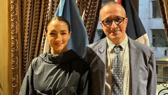 El consulado francés en Argentina lanzó junto a Thelma Fardin una guía para asistir a víctimas de violencia de género