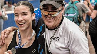 María Paz Romero, atleta correntina, compitiendo en la pista de atletismo