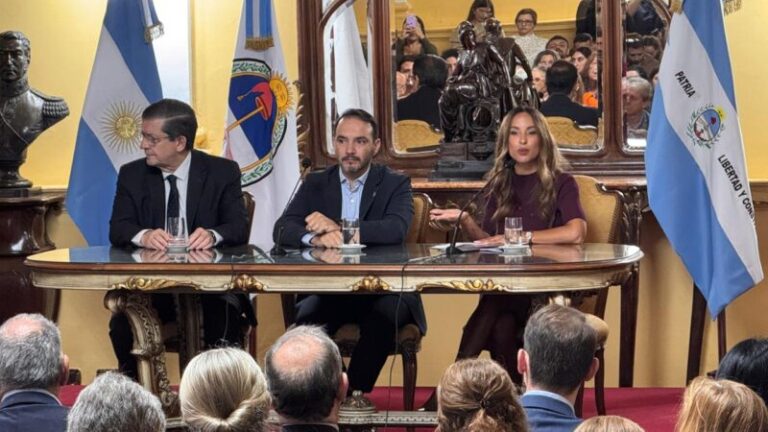 Presentación oficial de ArteCo 2026 en el Salón Amarillo de la Casa de Gobierno de Corrientes