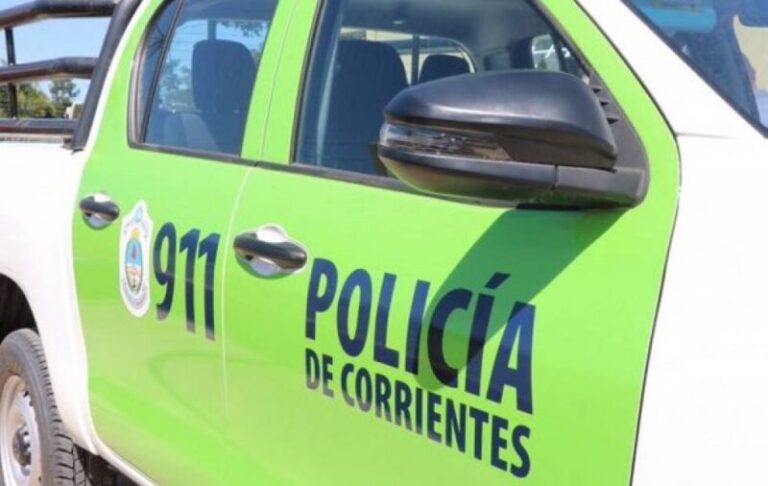 Ilustración de siluetas con símbolo de búsqueda, representando casos de personas desaparecidas en Corrientes.