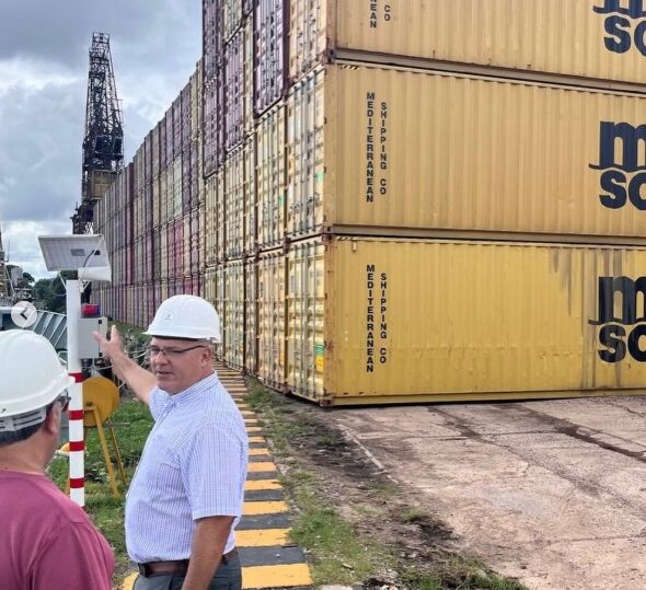 Ministro Jorge Meza durante una presentación sobre obras públicas en la provincia de Corrientes.