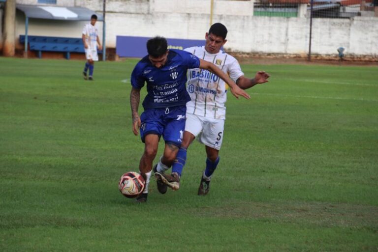 Partido de fútbol del Federal A entre San Martín y Sol de América en el estadio del santo