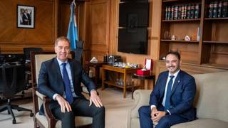 El gobernador de Corrientes, Juan Pablo Valdés, en reunión con el ministro del Interior, Diego Santilli.