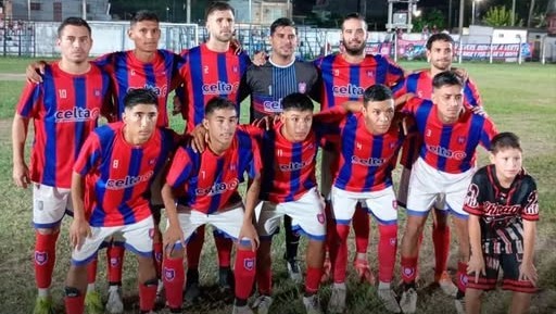 Partido de fútbol de la Copa de la Liga Correntina en el estadio de Lipton