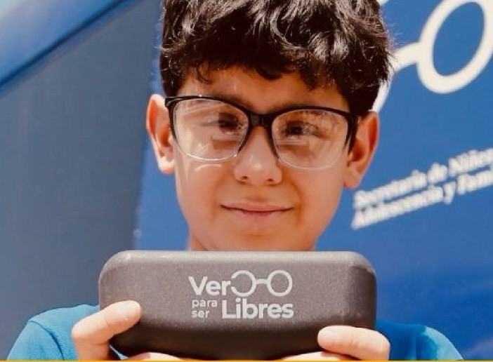 Camión oftalmológico del programa Ver para Ser Libres en una localidad de Corrientes