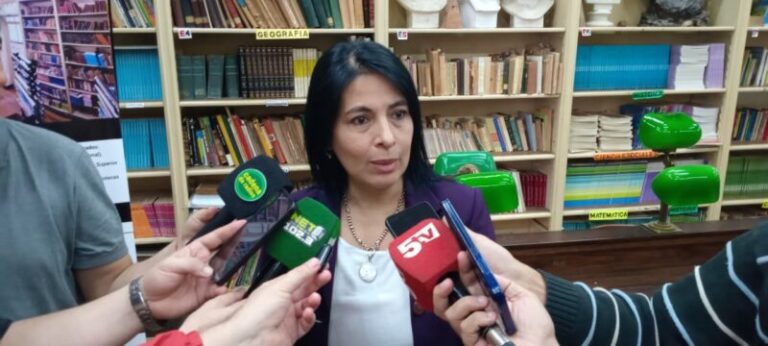 Ministra de Educación de Corrientes, Ana Miño, en recorrida escolar