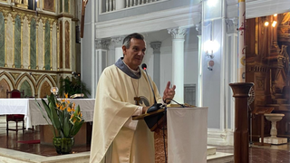 Obispo Adolfo Ramón Canecín durante la celebración de la Misa de Pascua en la Catedral de Goya.