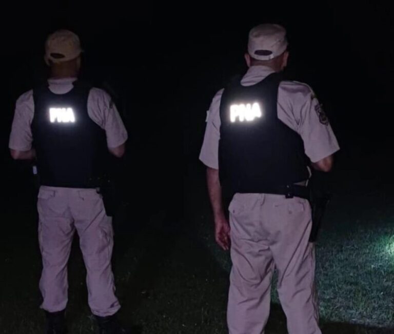 Operativo de Prefectura Naval en el río Uruguay, zona de Monte Caseros, Corrientes.