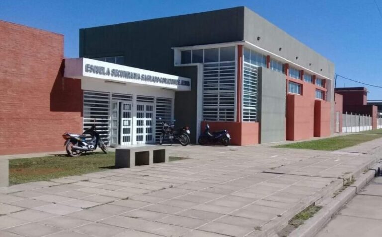 Fachada del Colegio Polimodal Sagrado Corazón de Jesús en Goya, Corrientes