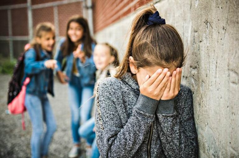 Estudiantes en una charla de prevención de bullying en el colegio Presidente Hipólito Yrigoyen, Corrientes
