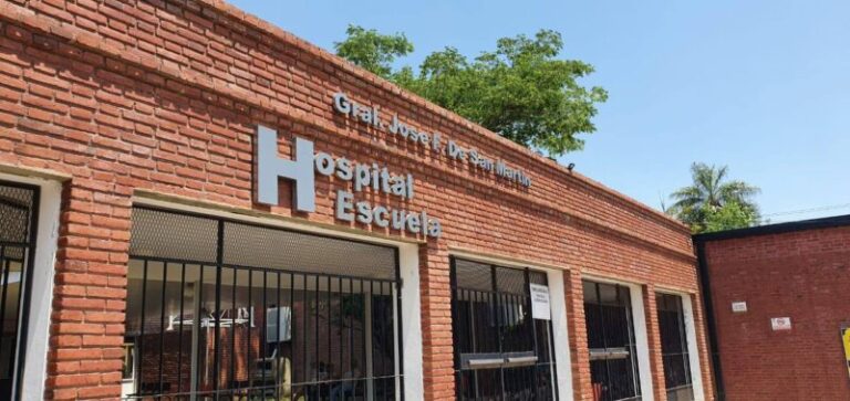 Personal médico en un centro de salud de Corrientes Capital