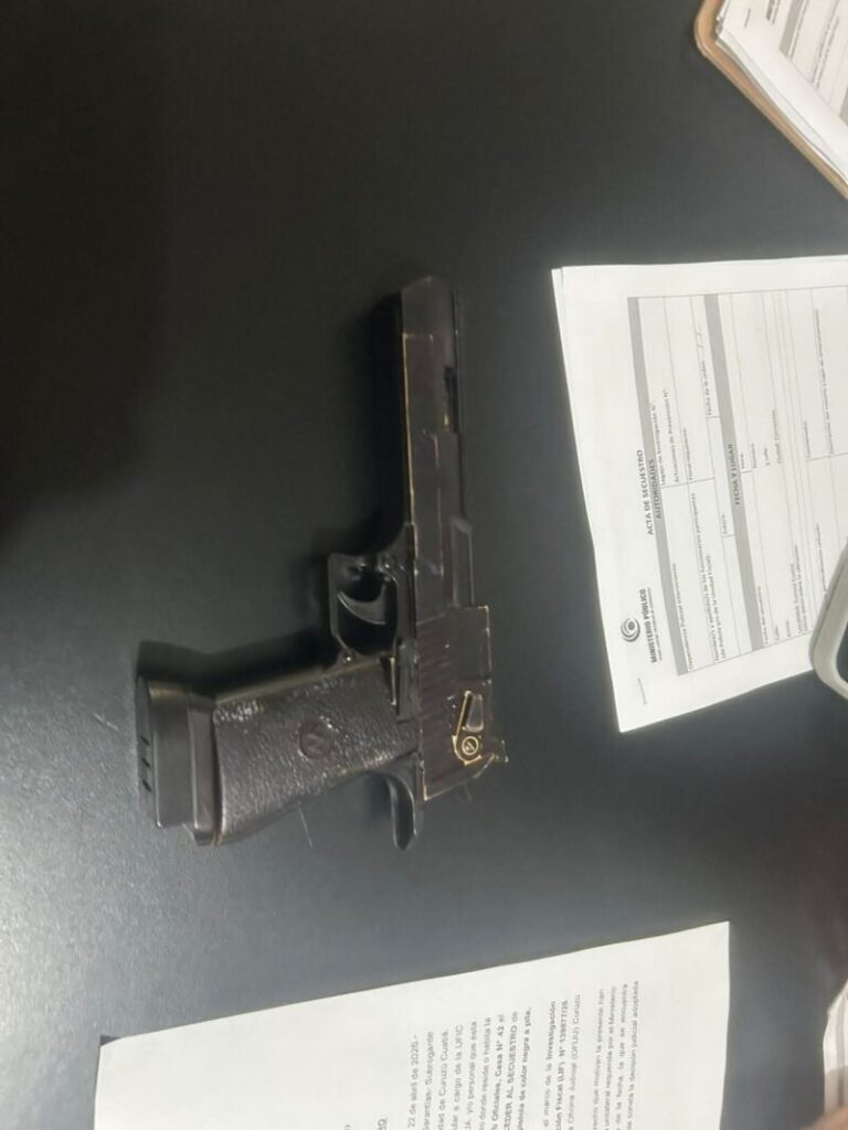 Efectivos policiales realizan procedimiento en vivienda de Curuzú Cuatiá, Corrientes
