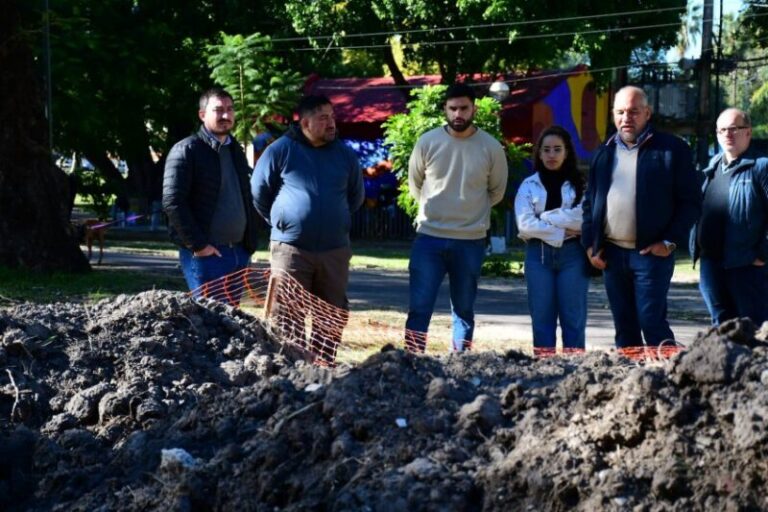 Intendente Claudio Polich recorriendo las obras del Parque Mitre en Corrientes