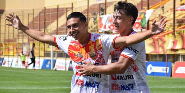 Jugadores de Boca Unidos en un partido de fútbol