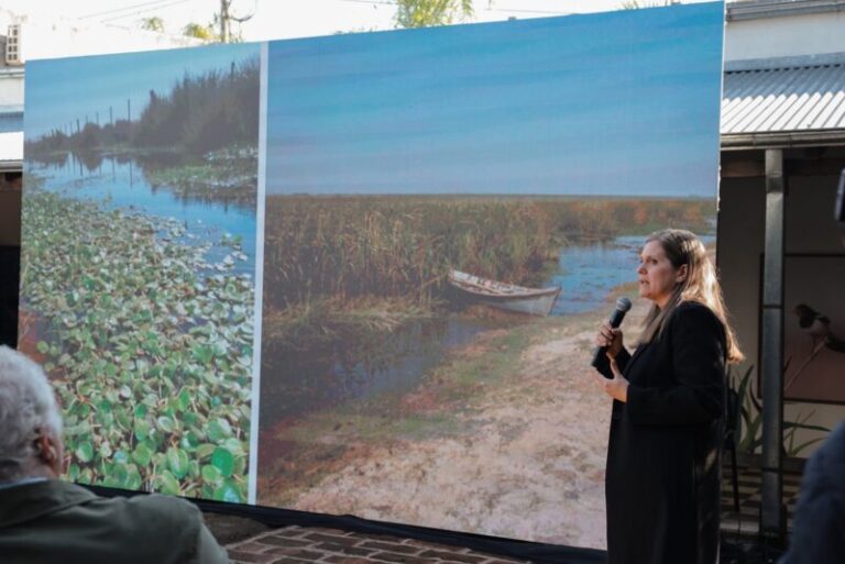Entrega de manuales técnicos de ordenamiento urbano ambiental en Concepción del Yaguareté Corá