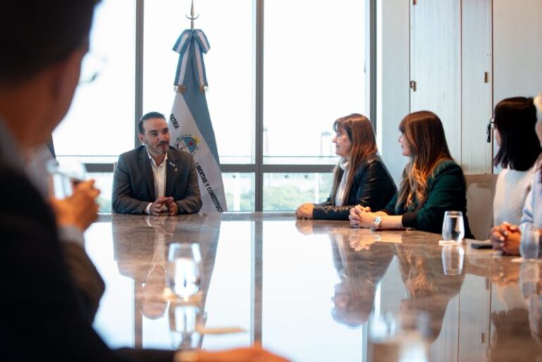 Reunión del gobernador Juan Pablo Valdés con senadores de la Comisión de Turismo