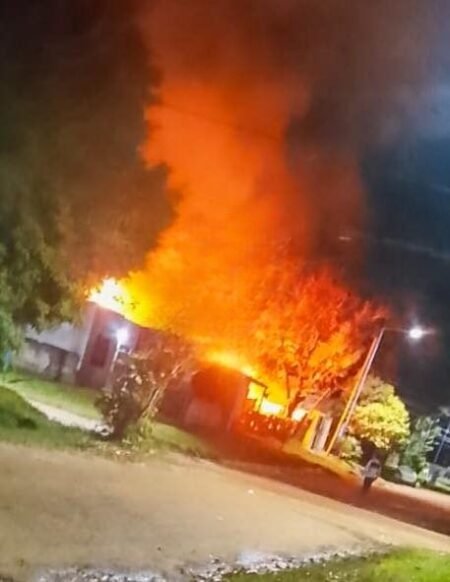 Vivienda incendiada en el barrio Itatí de Mercedes